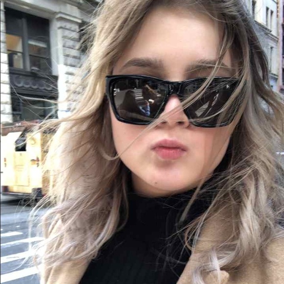 Meet your Posher, Michelle - Picture 1 of 1